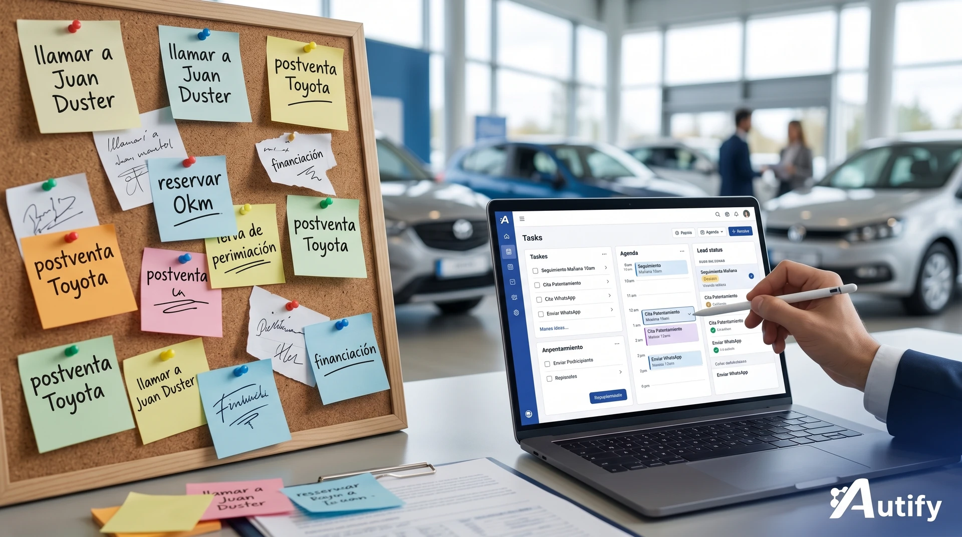 Recordatorios y tareas en una concesionaria, destacando el uso de post-its y agendas profesionales.